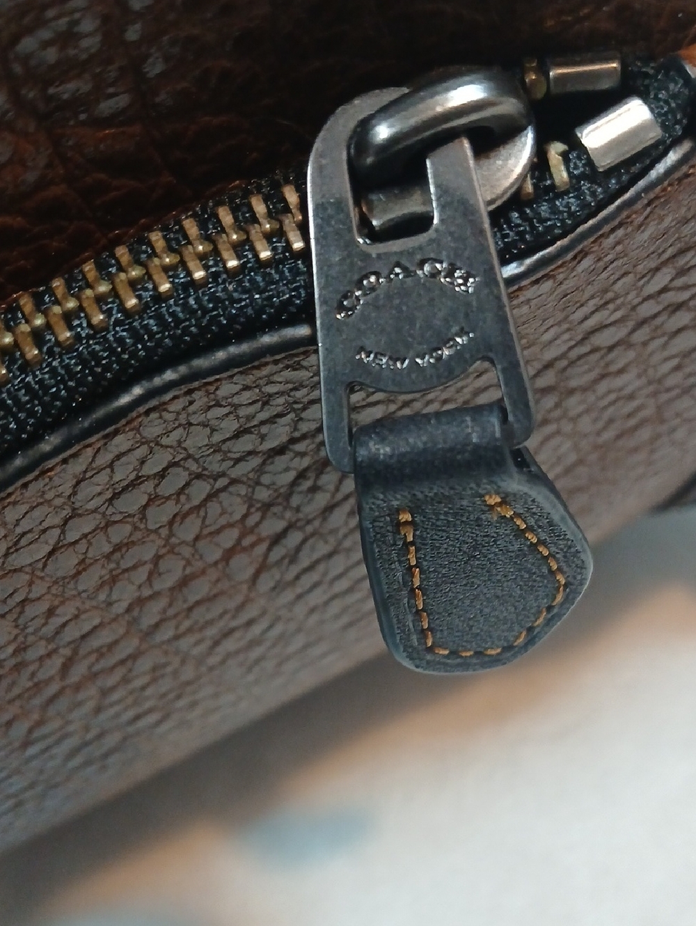 Coach Men’s/Unisex Two-Tone Brown & Black Leather Messenger Bag - Picture 7 of 16
